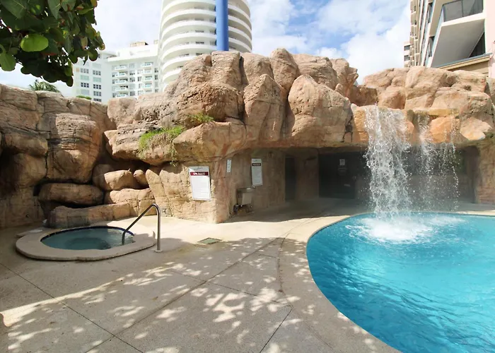 Castle 835 Oceanview Studio On Beach With Pool, Gym, Bars, And Free Parking